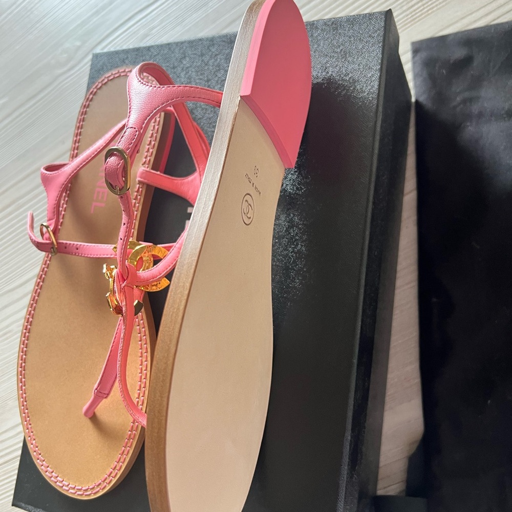 CHANEL CC Logo T-Strap Sandals Pink Leather Size 39 Gold Hardware Flat Sandals - Picture 6 of 6